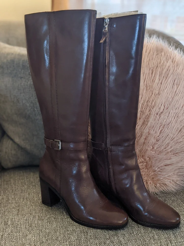 Elegant Brown Knee-High Women's Boots - Picture 5 of 16